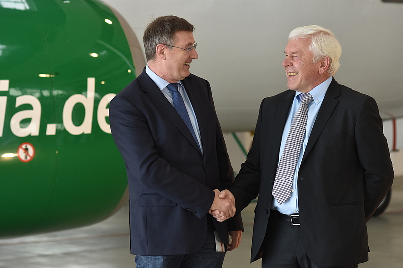 Uwe Kotzan, Geschäftsführer Flughafen Erfurt GmbH und Thomas Wazinski, Chief Technical Officer d. Germania Fluggesellschaft